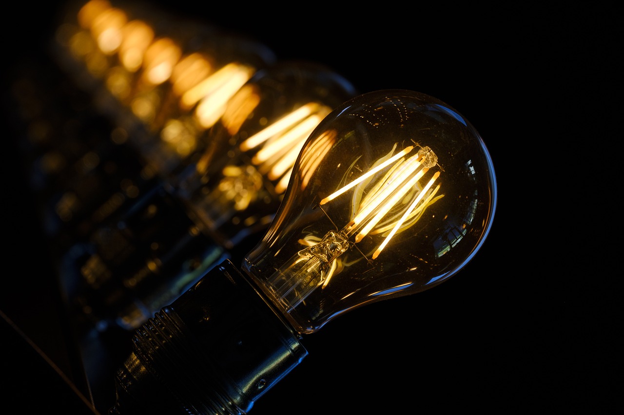 Belysningssystem med närvarofunktion och frånvarosensor – En ökad effektivitet och energibesparing